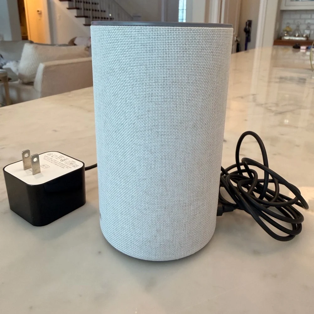 Amazon Echo Smart Speaker (2nd generation) in Sandstone, EUC - Picture 3 of 4